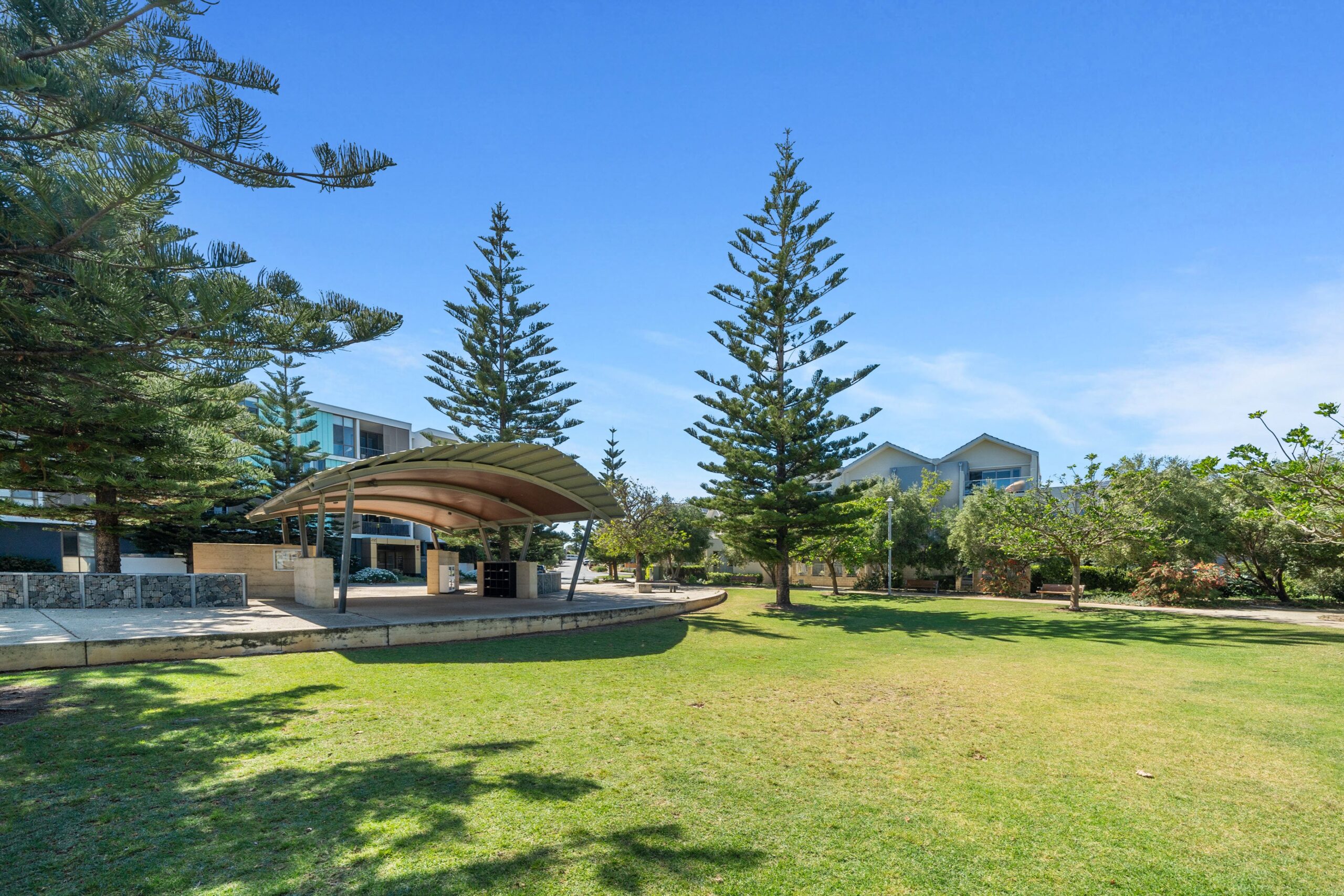 Real estate agents North Coogee