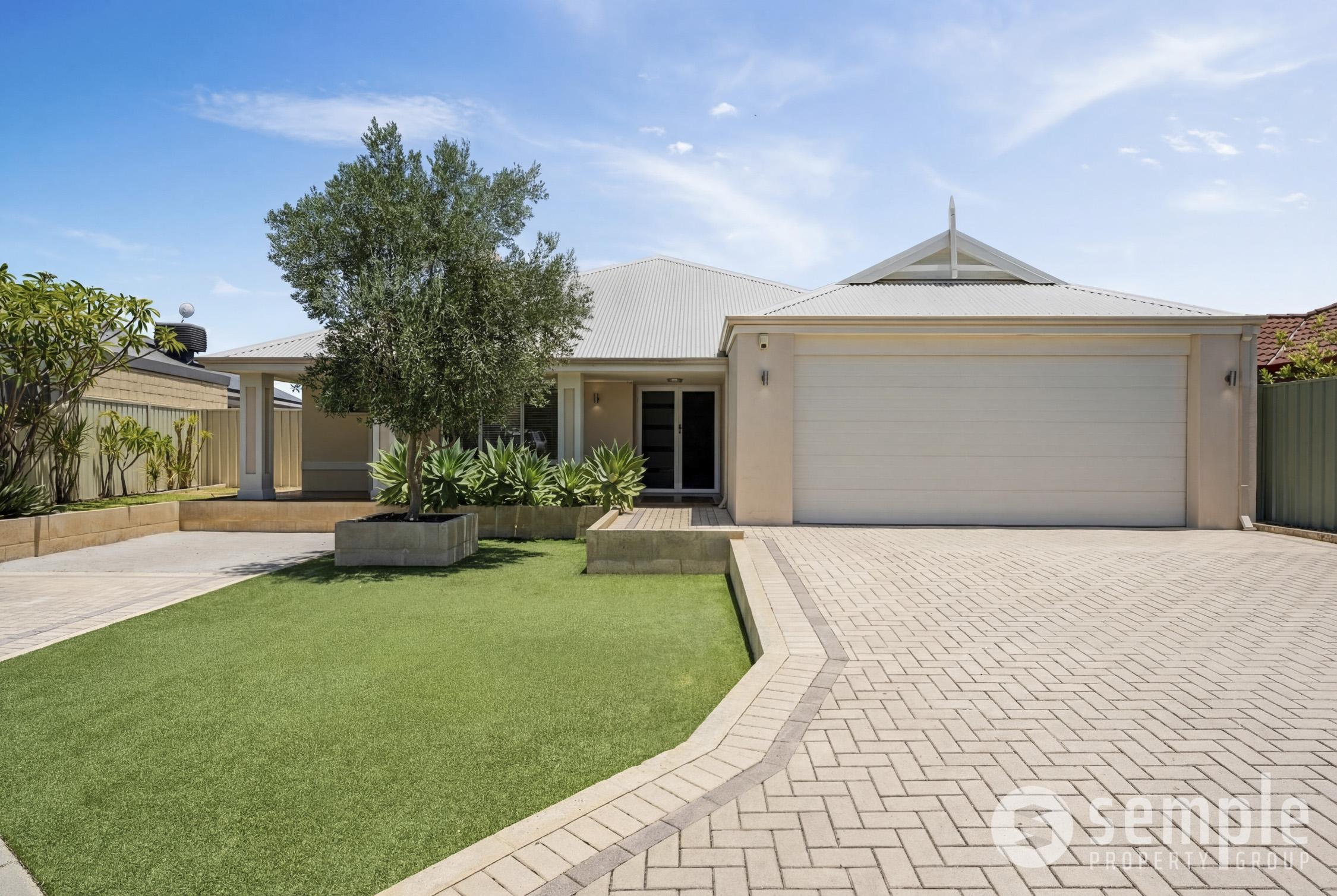 18 Calder Way, Atwell WA 6164