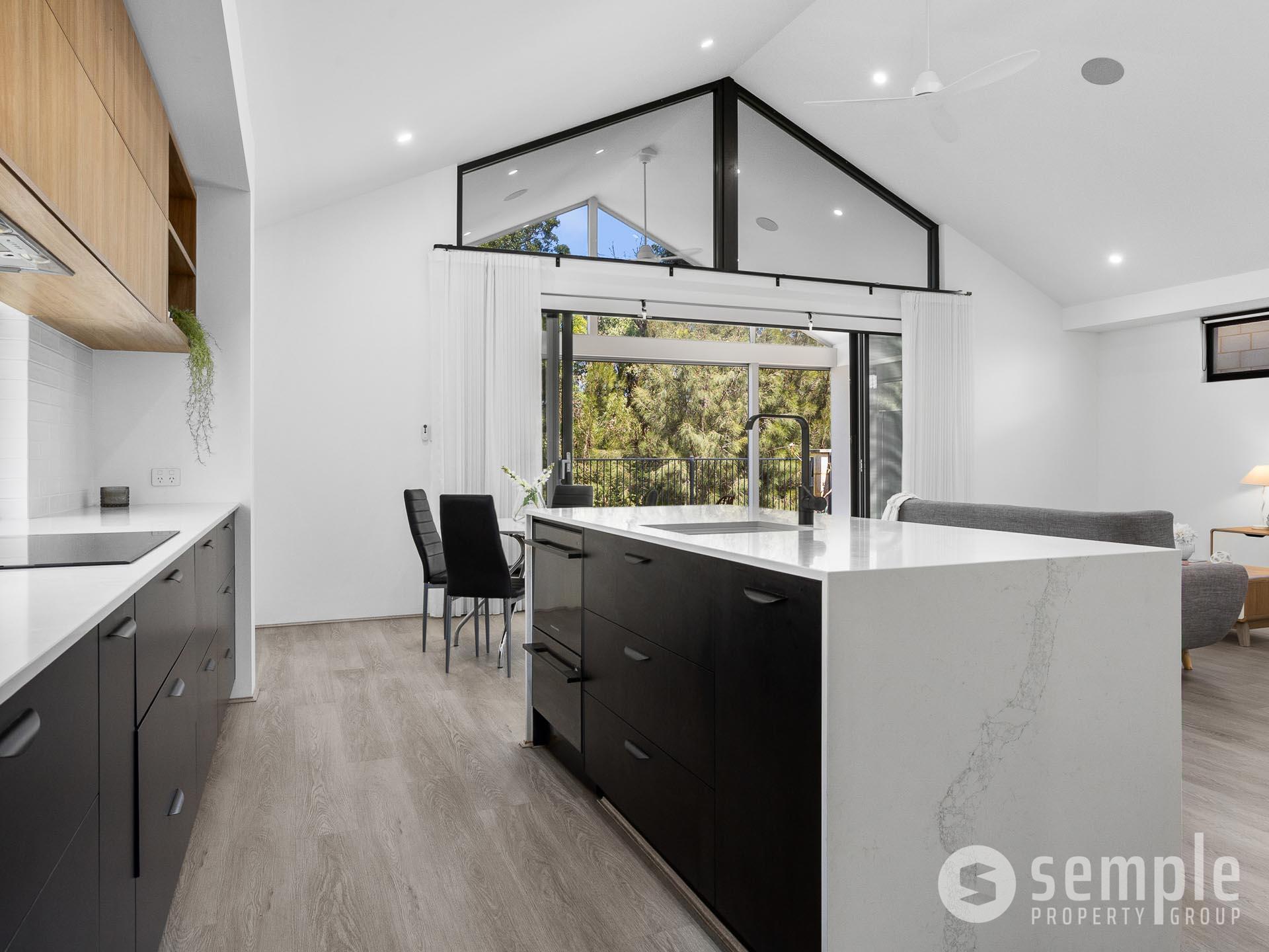 8 Erie Lane, Lake Coogee WA 6166