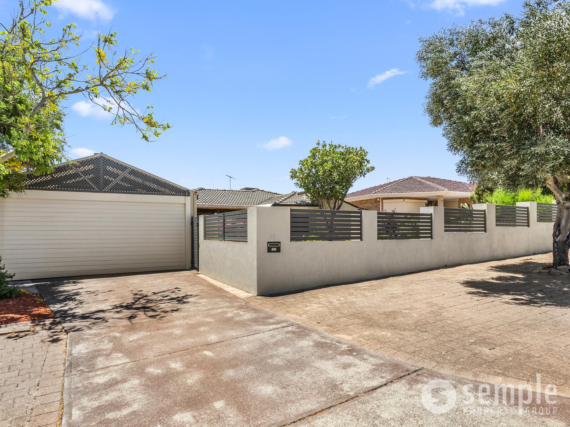 11 Milton Place, Lake Coogee WA 6166