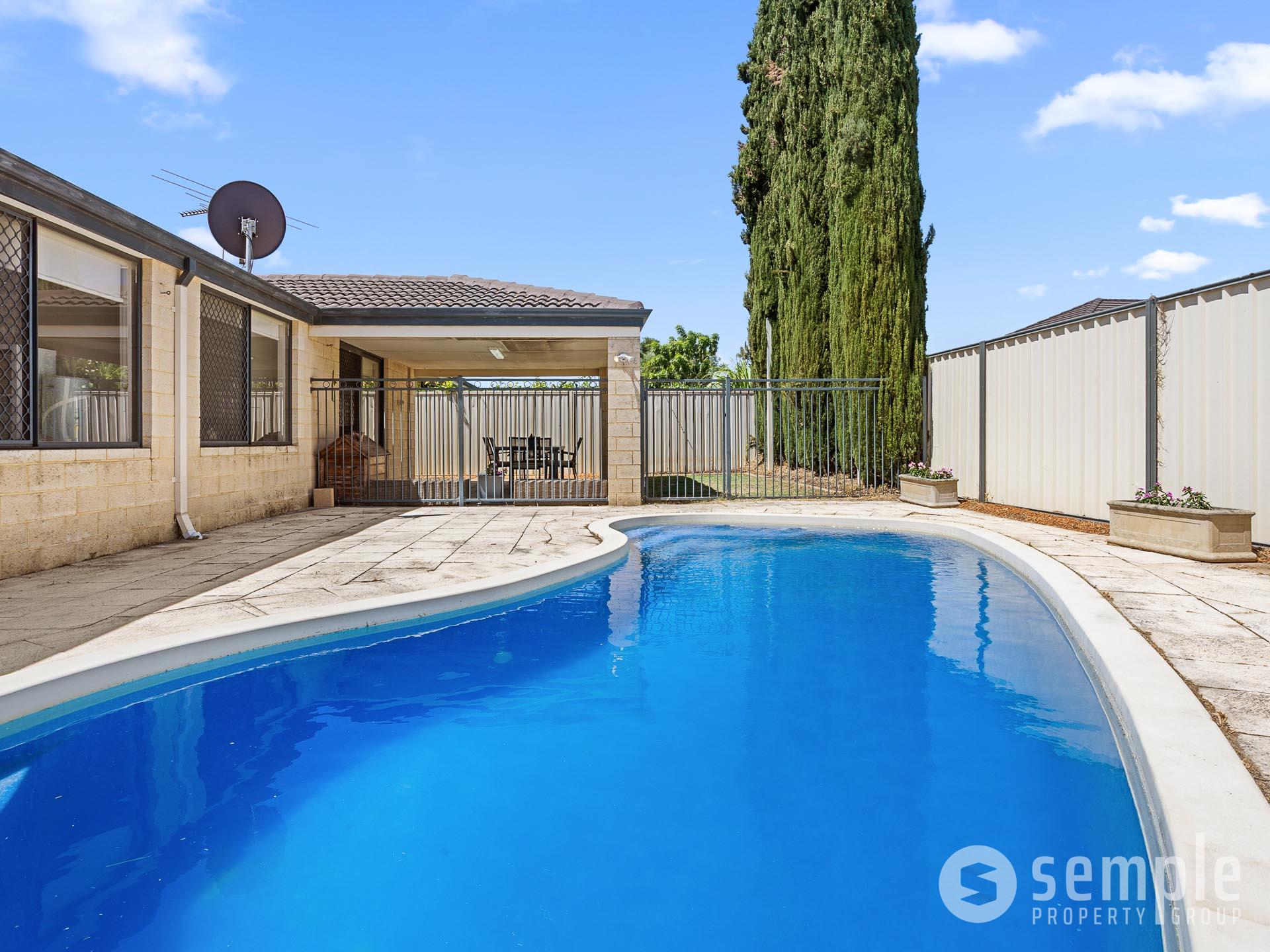 29 Plumwood Avenue, Hammond Park WA 6164