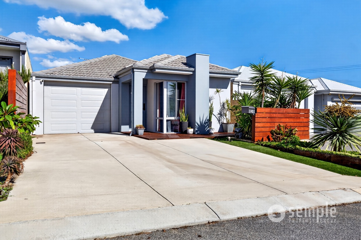 4 Rakitno Close, Lake Coogee WA 6166