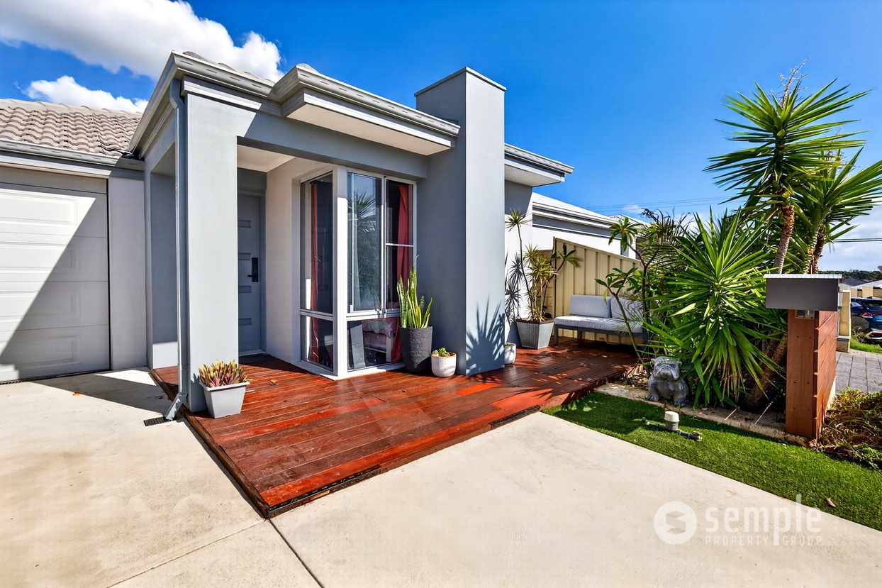 4 Rakitno Close, Lake Coogee WA 6166