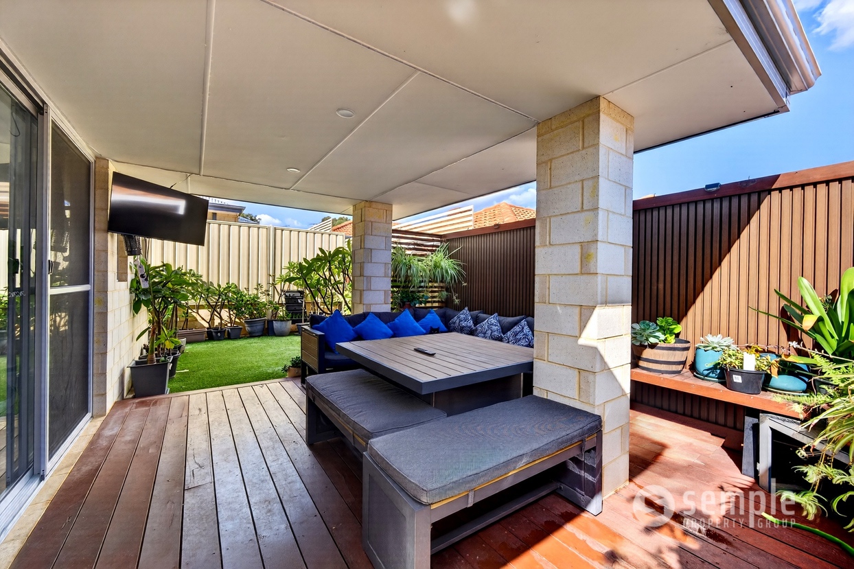 4 Rakitno Close, Lake Coogee WA 6166