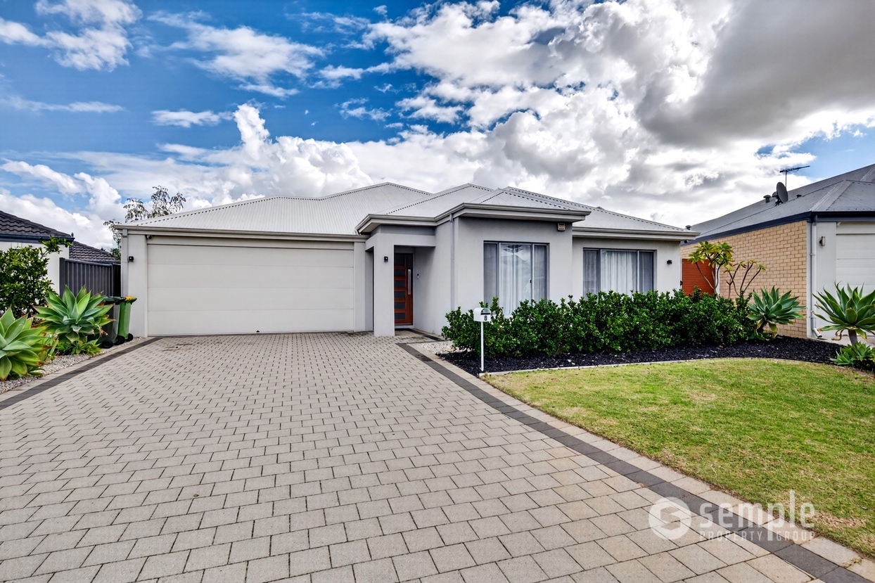 8 Gladalan Way, Piara Waters WA 6112