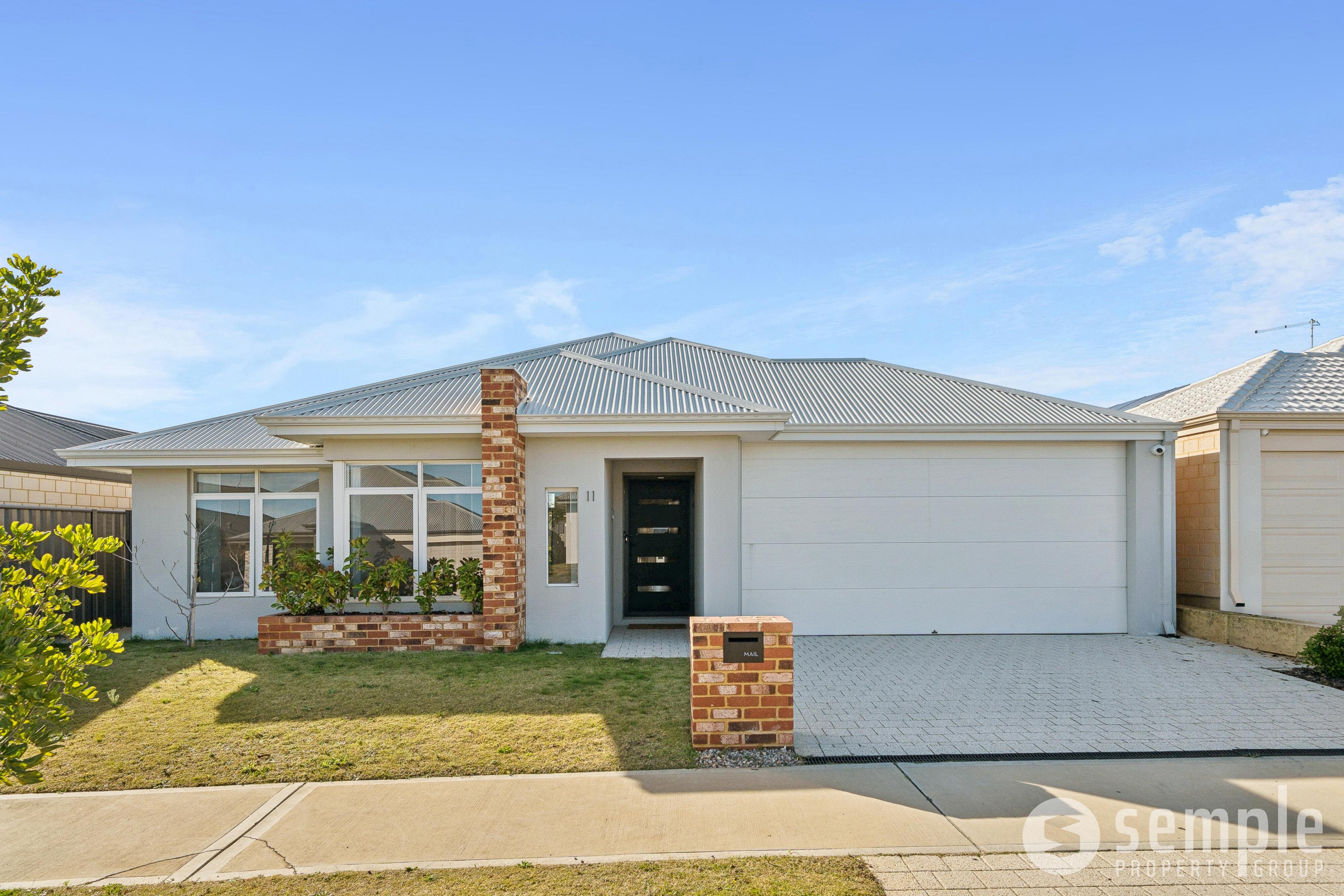 11 Almond Close, Hammond Park WA 6164