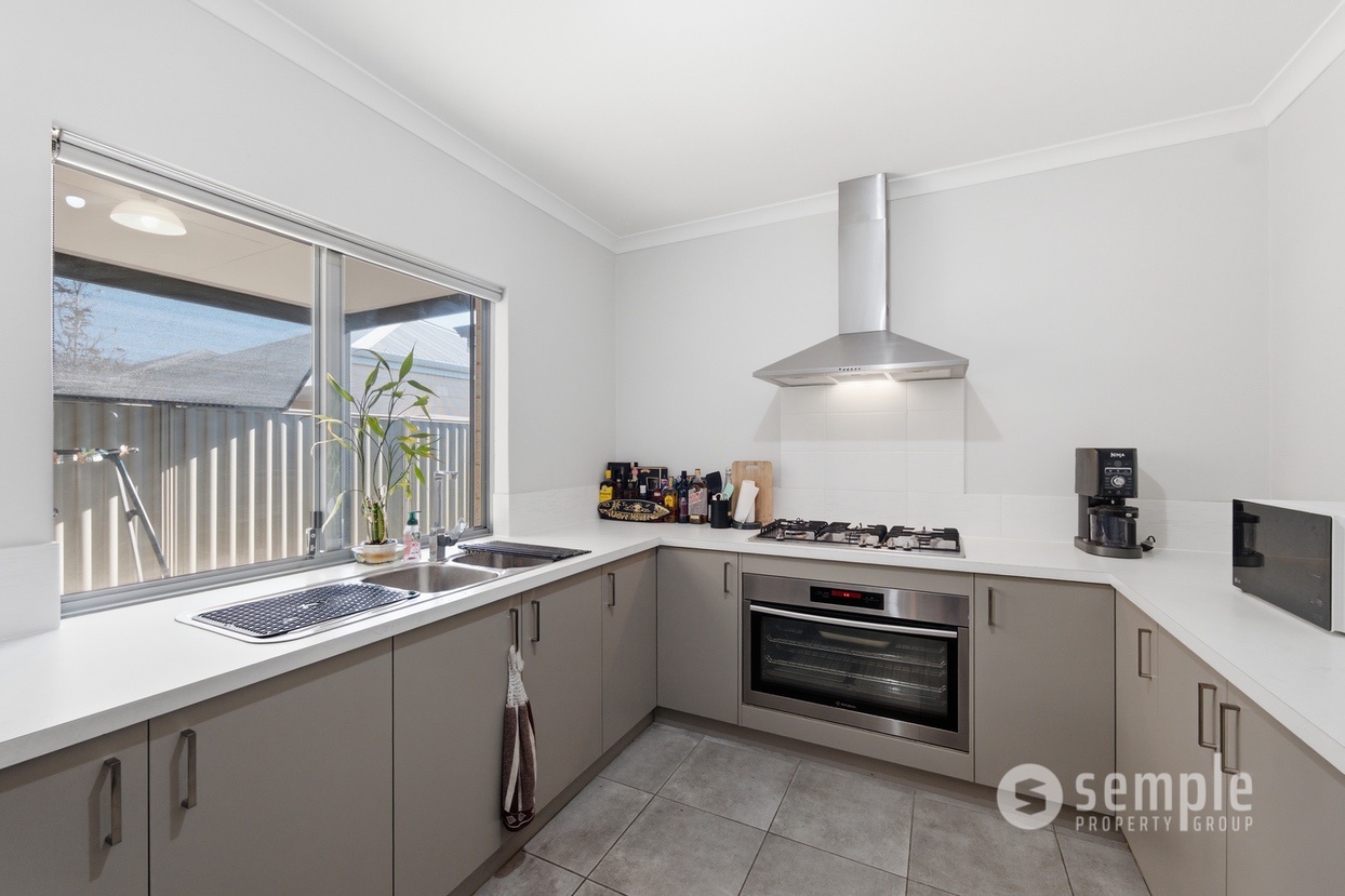 3 Egrove Lane, Piara Waters WA 6112