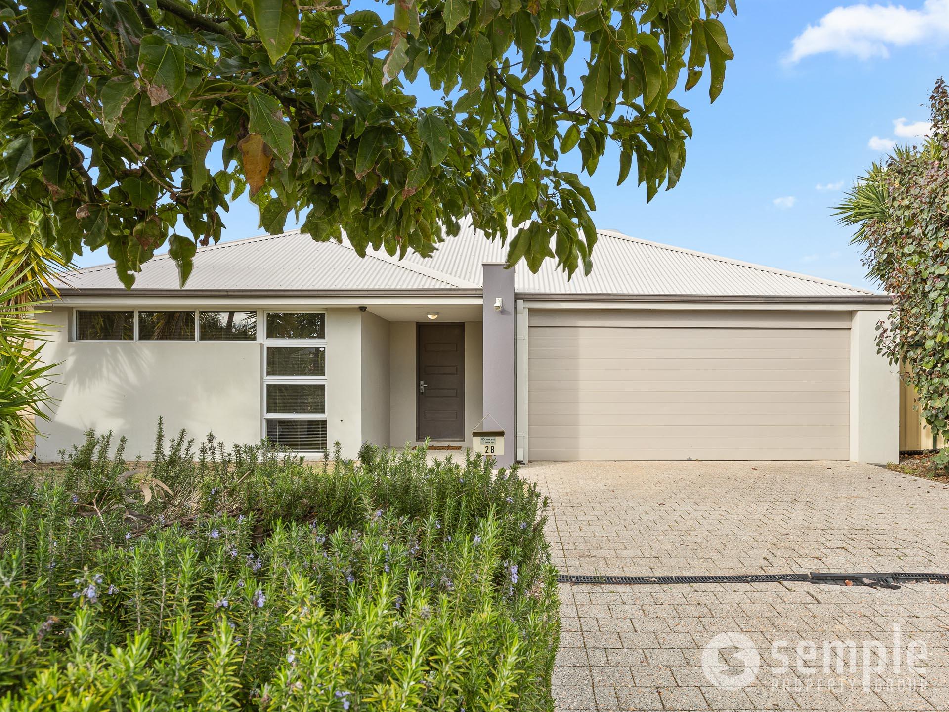 28 Ironbark Terrace, Hammond Park WA 6164