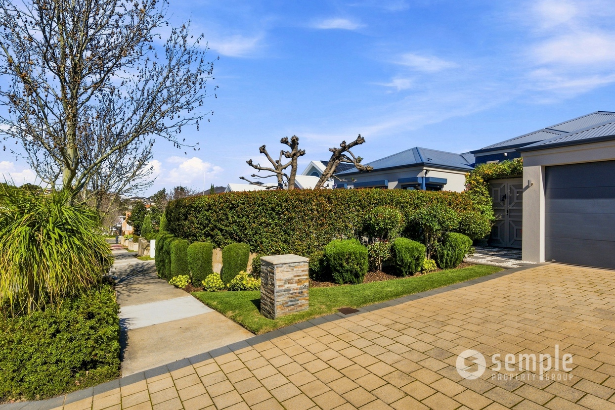 18 Lakefront Avenue, Beeliar WA 6164