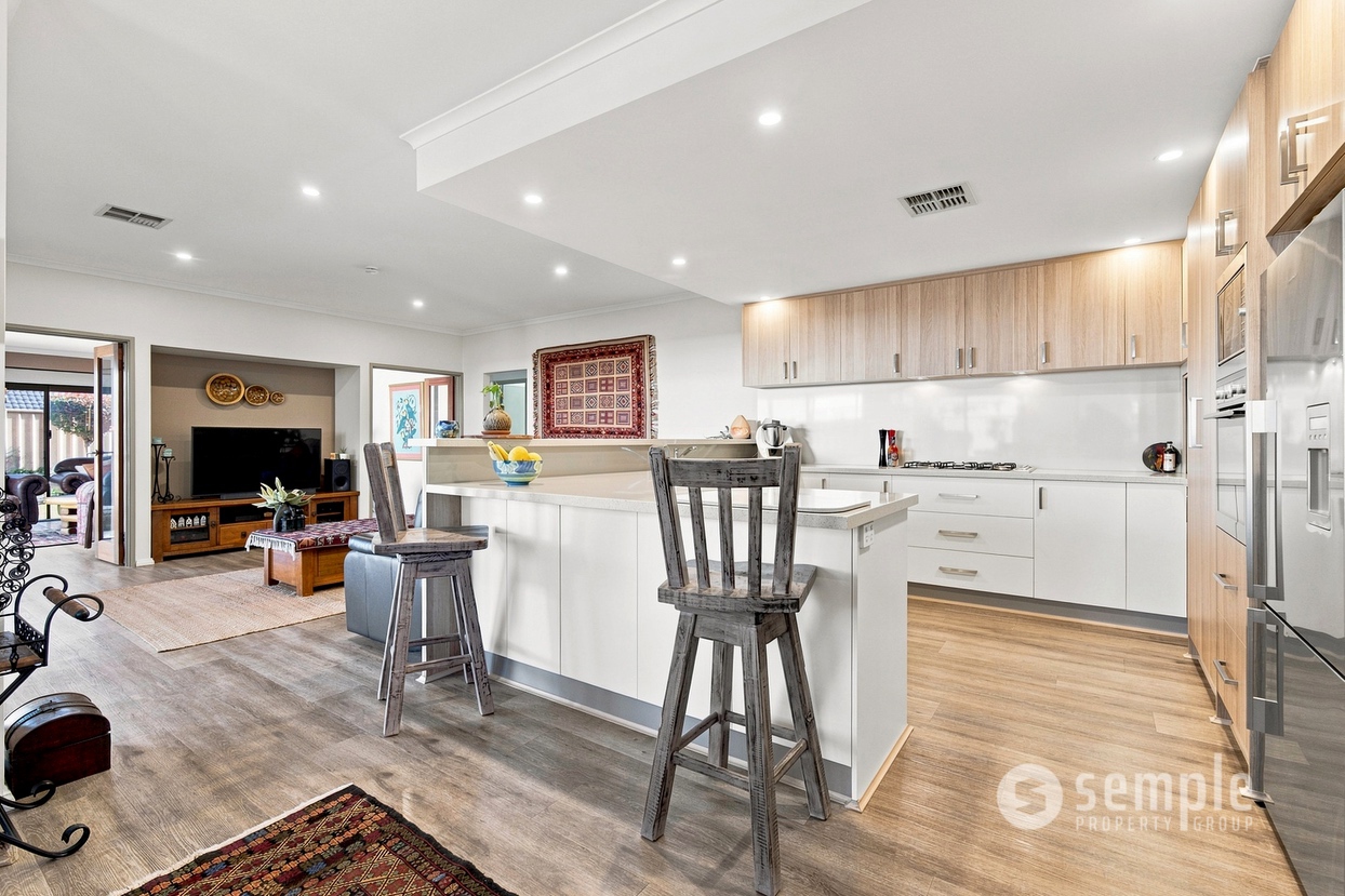 18 Lakefront Avenue, Beeliar WA 6164