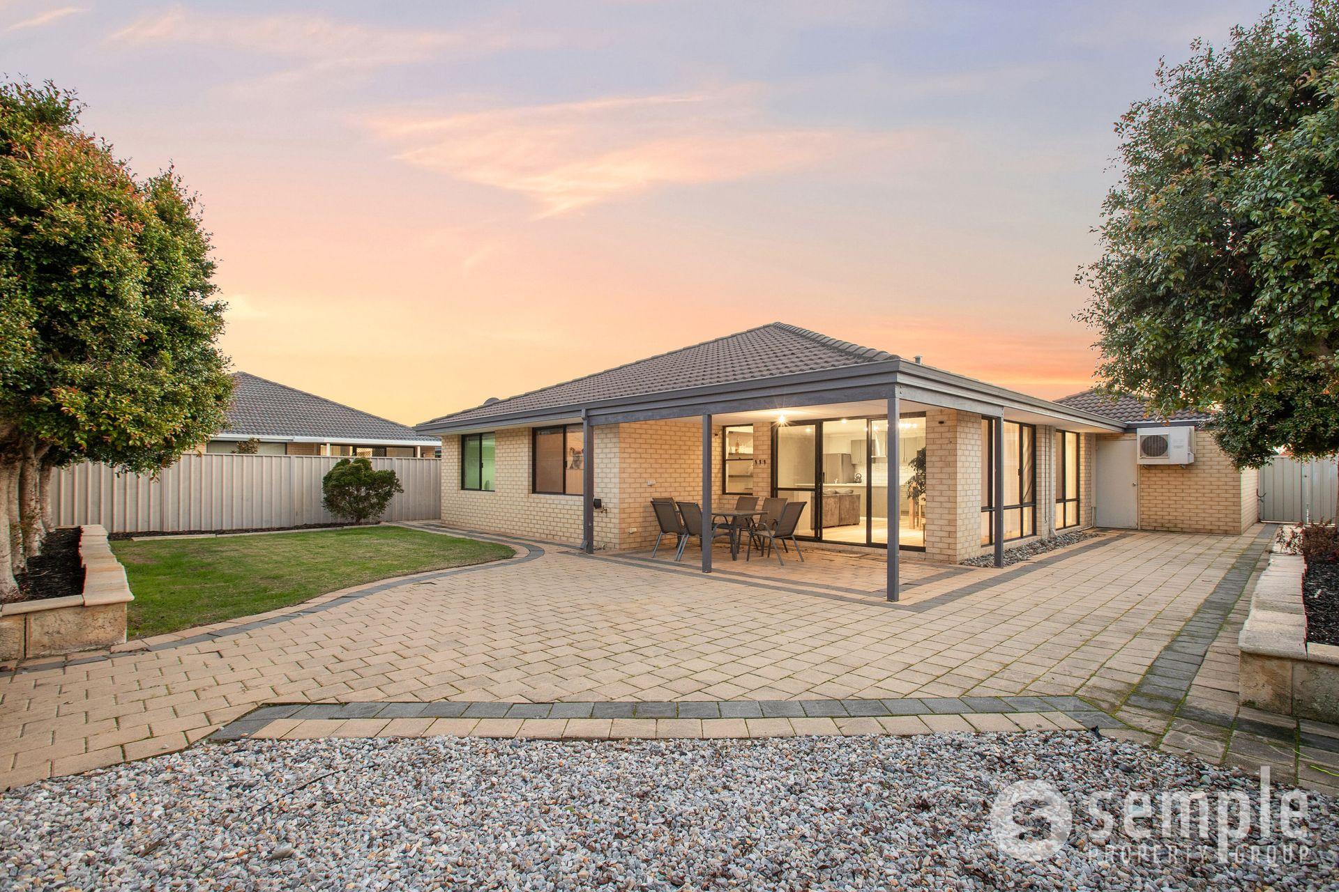 13 Murrumbidgee Drive, Hammond Park WA 6164