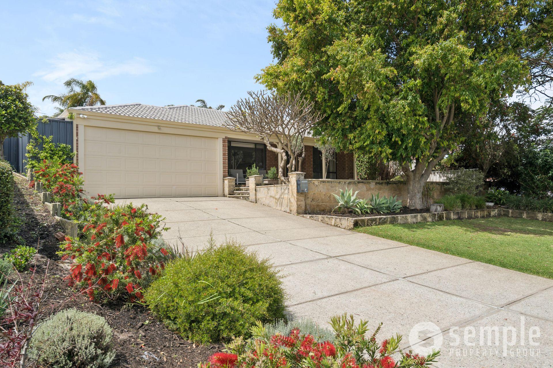 5 Peggs Place, Leeming WA 6149